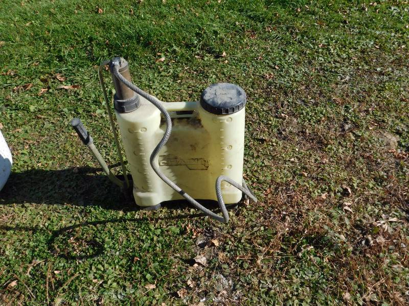 lot 99 image: industrial back pack sprayer