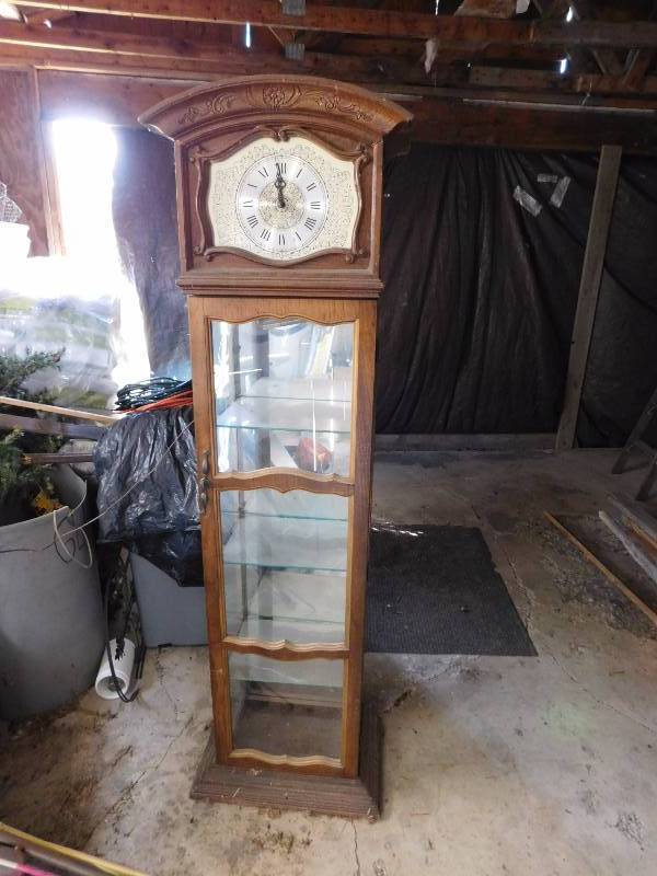 lot 115 image: display cabinet with clock