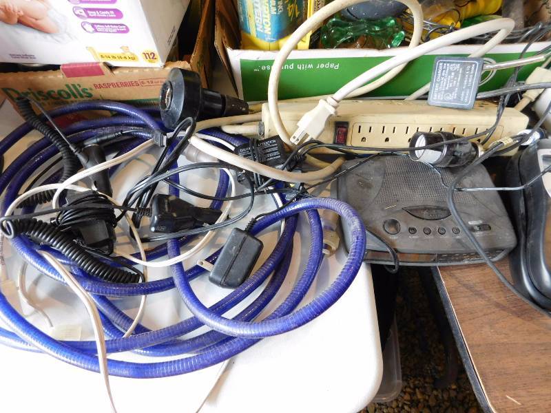 lot 10 image: electronics, telephone electrical cords