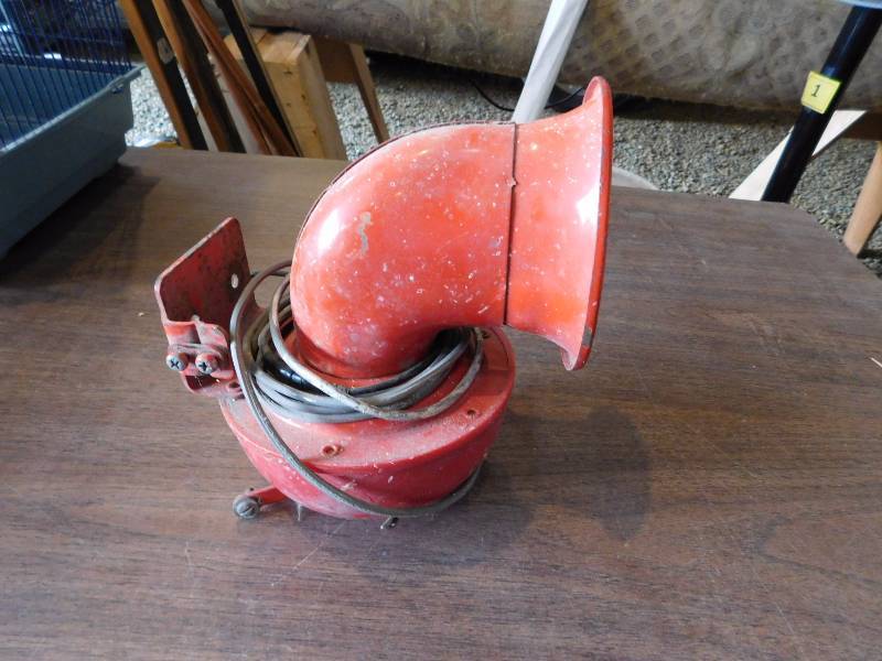 lot 13 image: vintage siren
