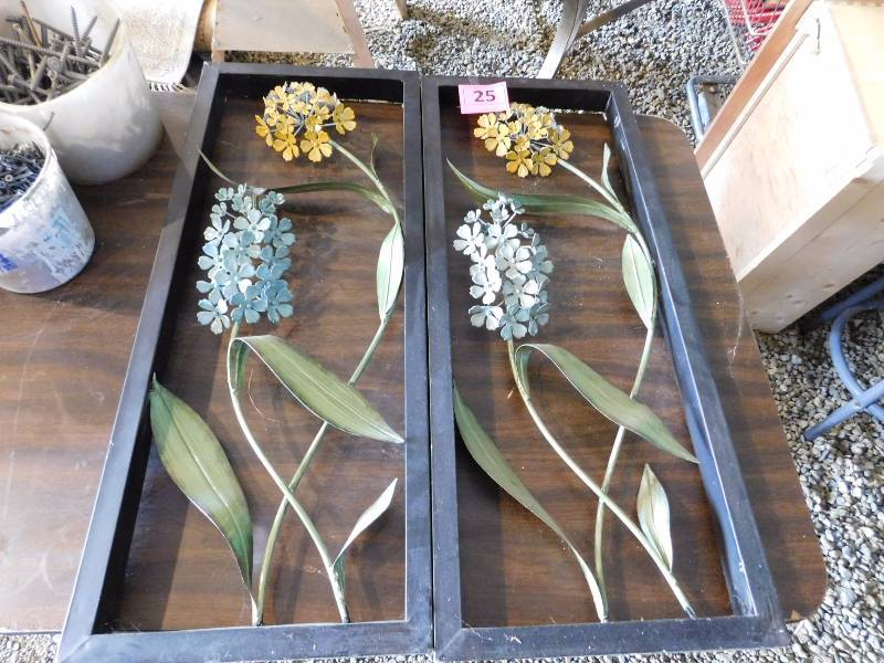 lot 25 image: metal wall dcor items