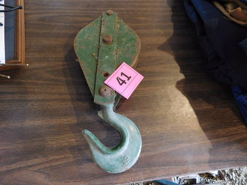lot 41 image: vintage metal block and hook