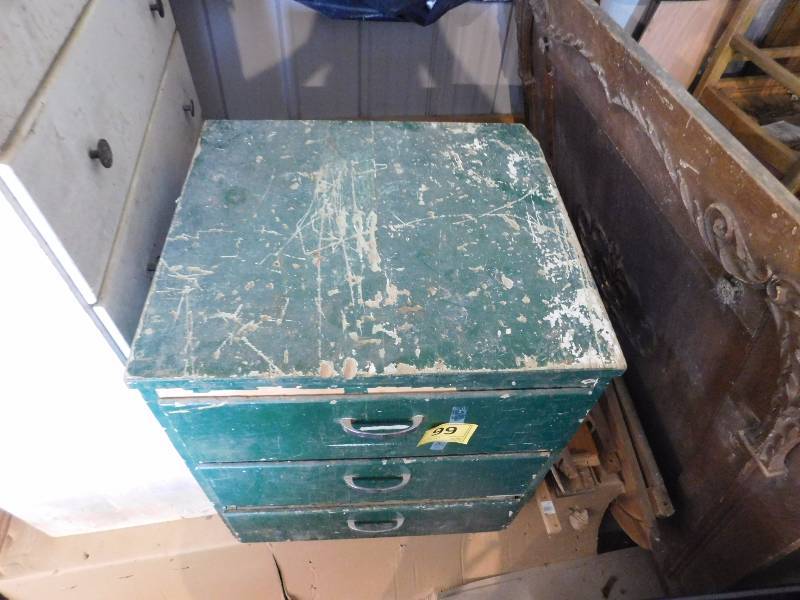 lot 35 image: green wooden 3 drawer dresser