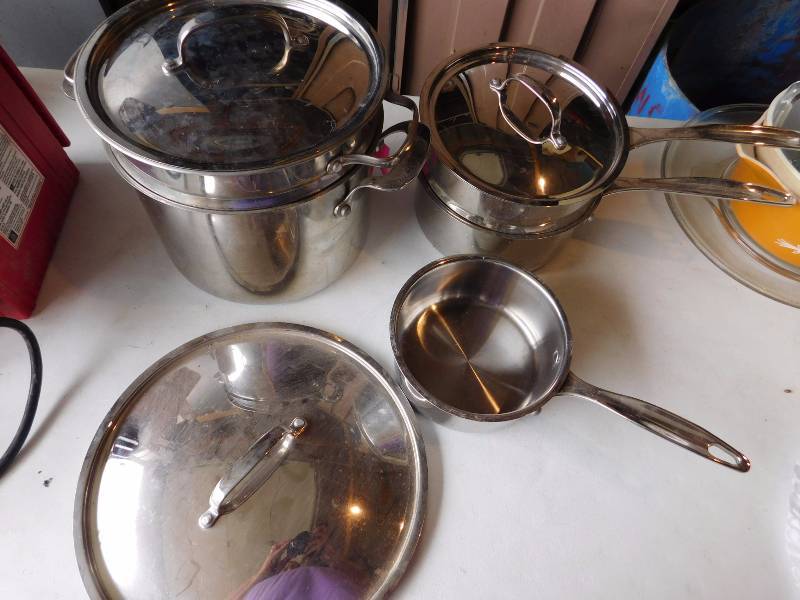 lot 1 image: kitchen cooking items