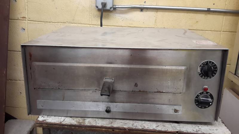 lot 4 image: Pizza Oven