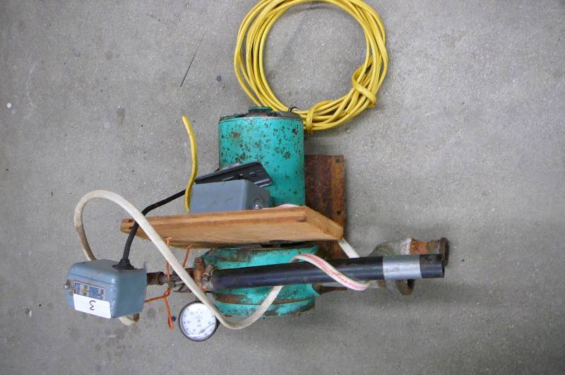 lot 3 image: Barnes Pump 12Hp