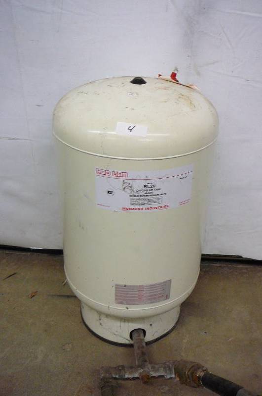 lot 4 image: Captive air Tank Red lion