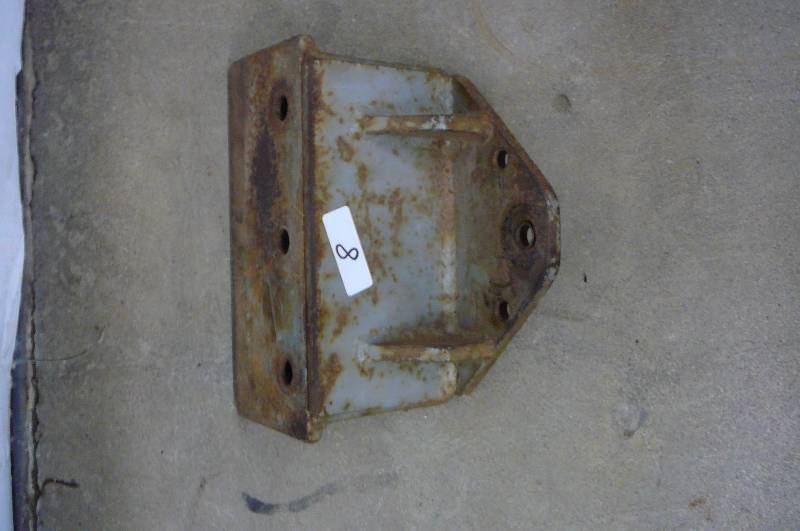 lot 8 image: Bolt on Rear Hitch