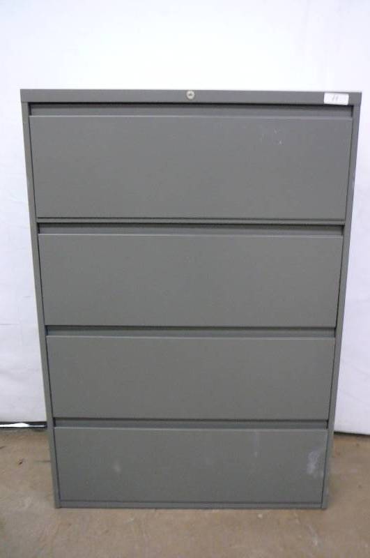 lot 11 image: Metal File Cabinet
