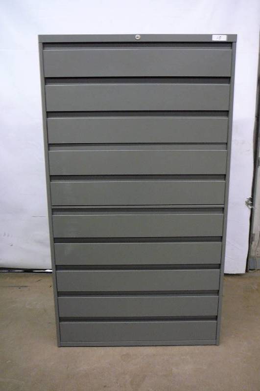 lot 13 image: Metal File Cabinet