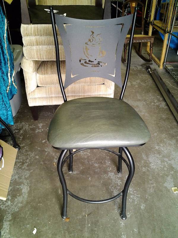 lot 31 image: Metal Frame Swivel Bar Stool (25 Inch Seat)