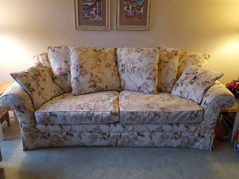 lot 11 image: 8-Foot Custom Made Sofa