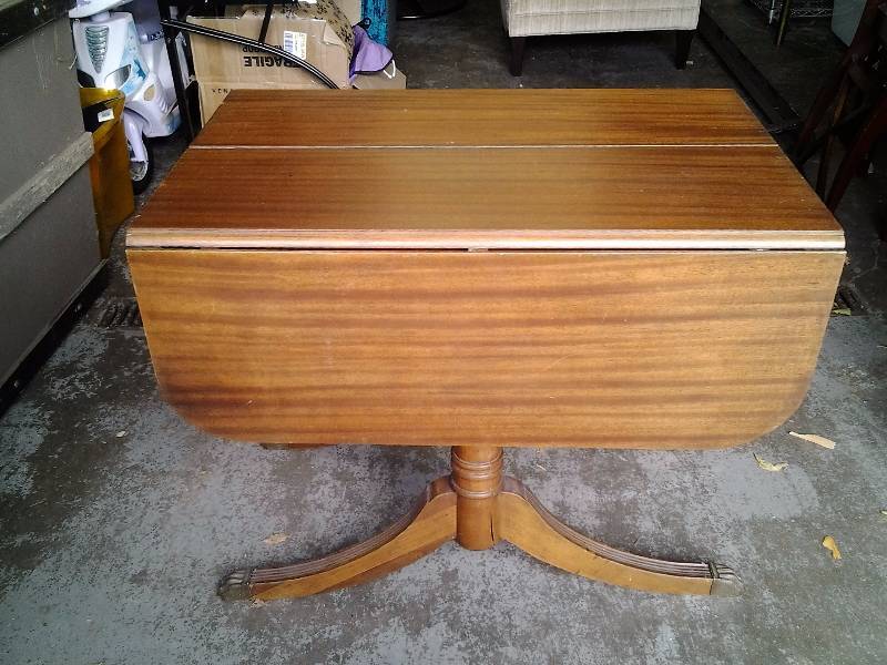 lot 30 image: Vintage Claw Foot Duncan Phyfe Table (24x36x29) With 2 Leaves 9-12 Inches Each