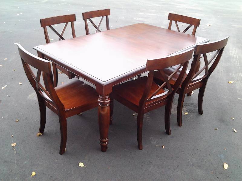 lot 1 image: Mahogany Dining Set With 6 Chairs 66x42 With 18 Inch Fold Out Leaf (Like New)