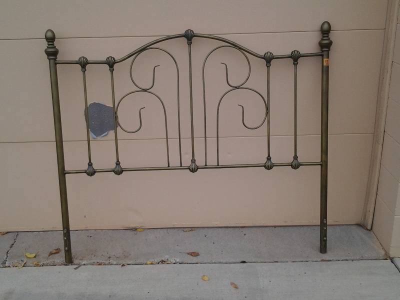 lot 9 image: Queen Size Antique Brass Finish Head Board