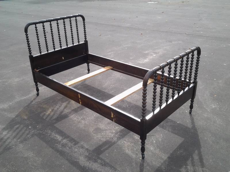 lot 24 image: Vintage Spindle Single Bed On Casters