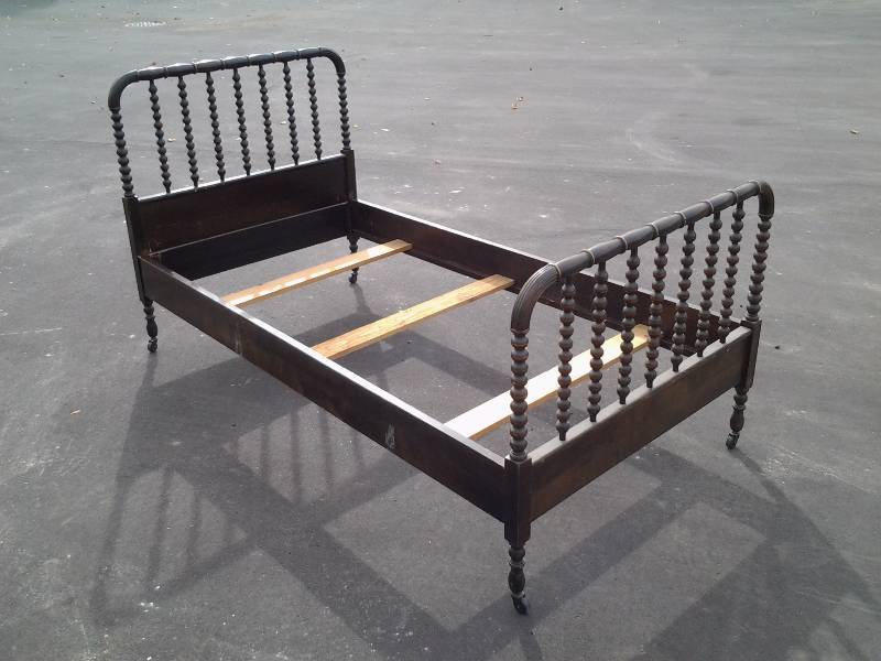 lot 25 image: Vintage Spindle Single Bed On Casters