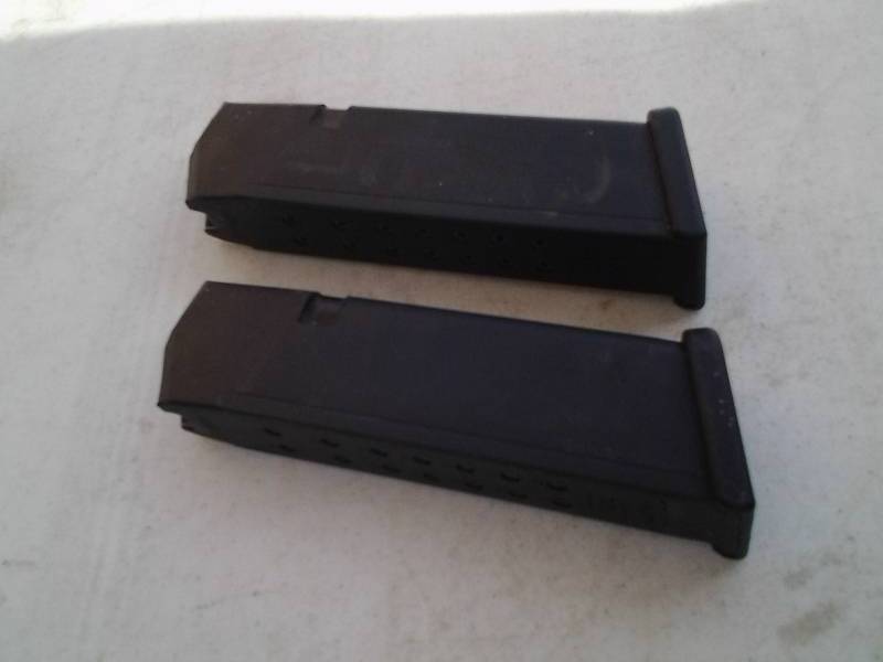 lot 41 image: 2-Glock 9mm Clips