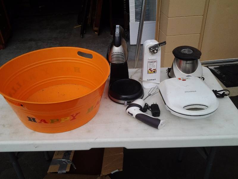 lot 52 image: Halloween Tub, Kitchen Appliances Can Opener, Mixer, Blender Base Only, Misc)
