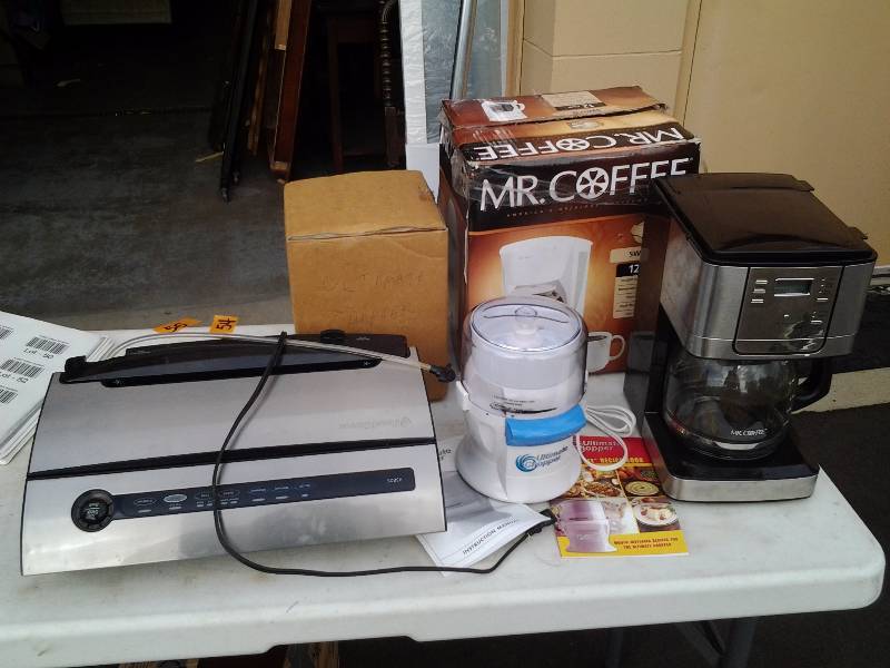 lot 54 image: Food Saver, Ultimate Chopper, Mr Coffee
