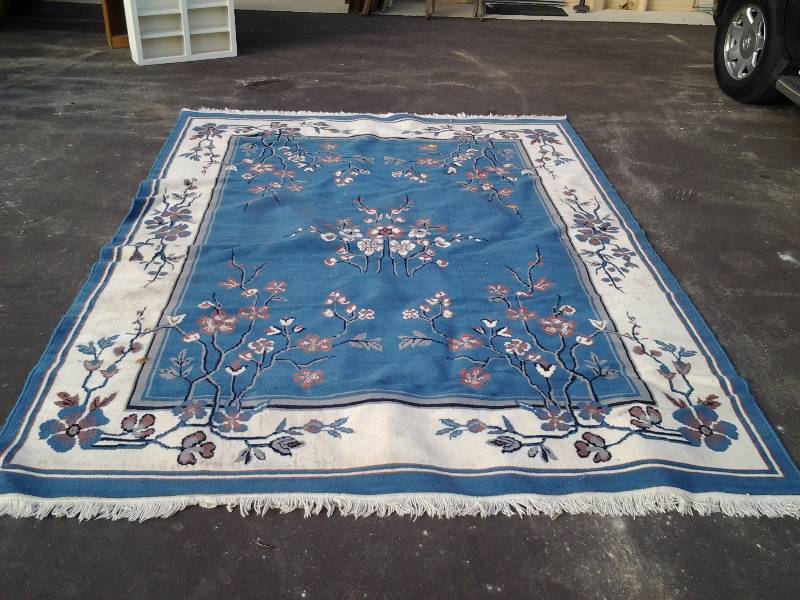 lot 68 image: Large Area Rug (Approx 8x10)