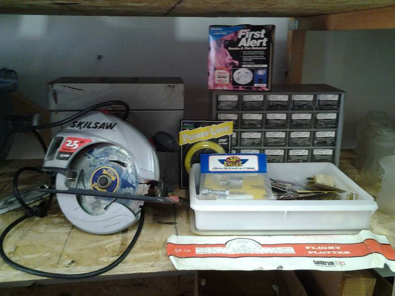 lot 72 image: Lot Of Assorted Tools & Hardware