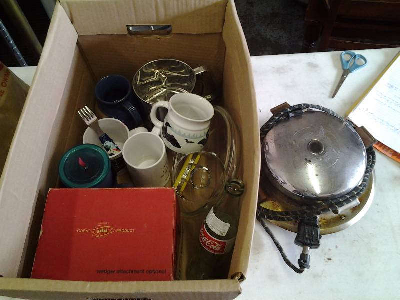 lot 76 image: Vintage Waffle Iron & Other Kitchen Related Items