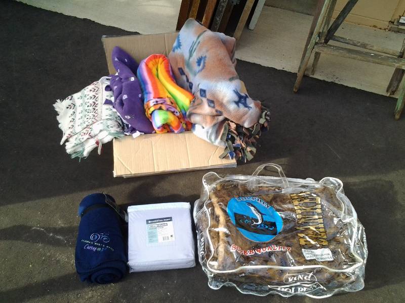lot 77 image: Lot Of Assorted Blankets, NEW Twin Size Sheet Set