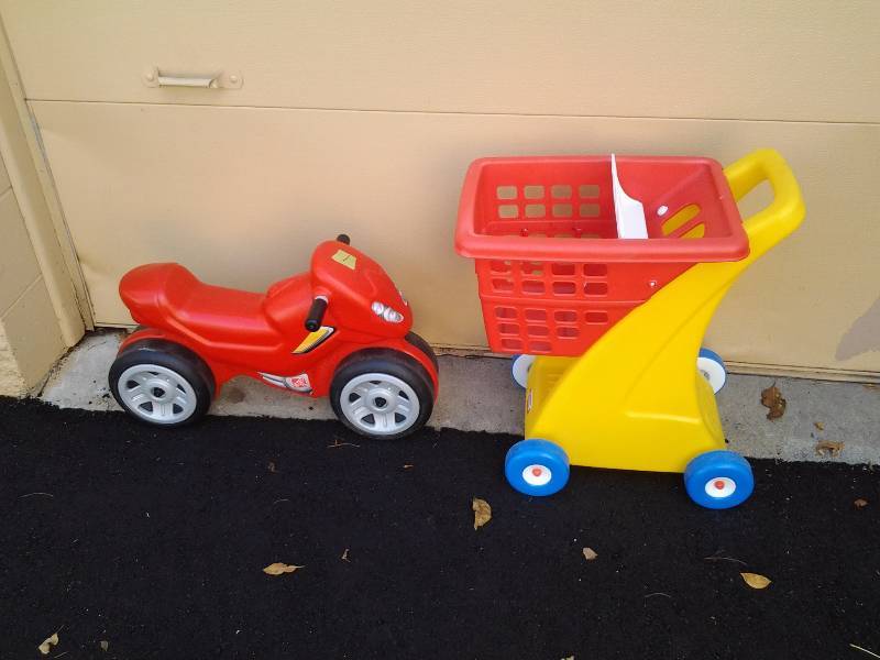 lot 1 image: Step 2 Ride-On Motor Cycle & Kiddie Shopping Cart