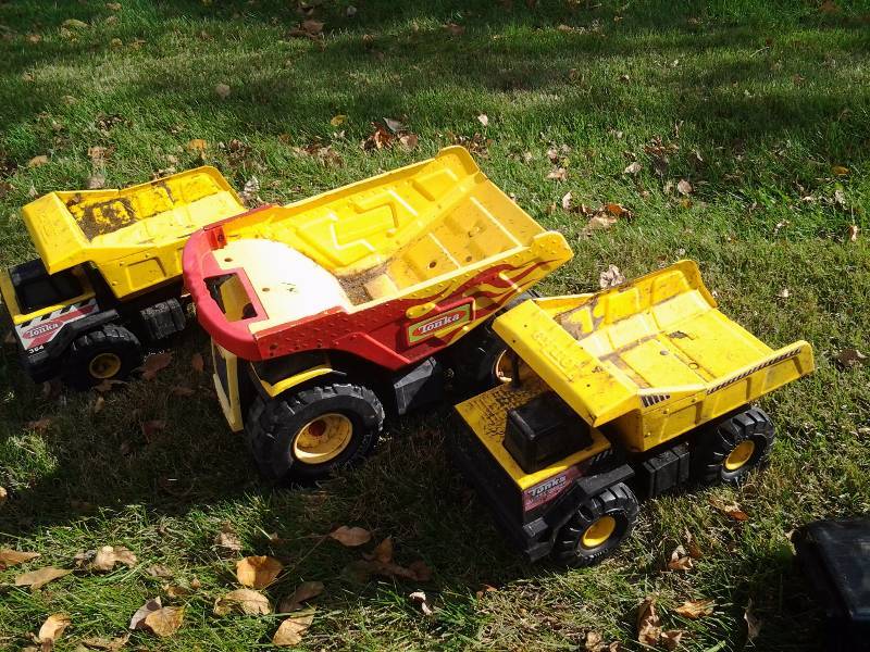 lot 14 image: 3-Tonka Steel Dump Trucks