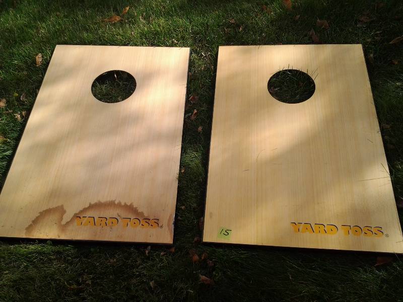 lot 15 image: Yard Toss Bean Bag Board Game