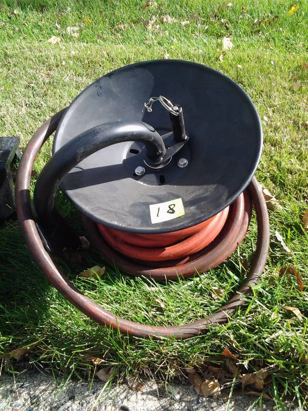 lot 18 image: Air Hose Reel
