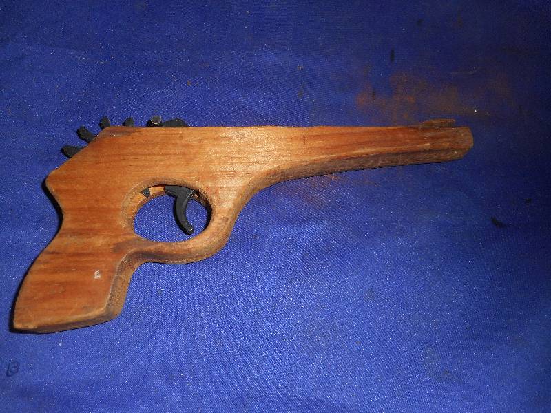 VINTAGE WOODEN RUBBER BAND GUN