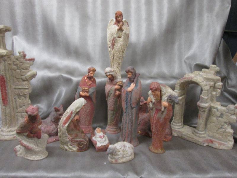Large 14 pc Nativity Reddish Tone, ...