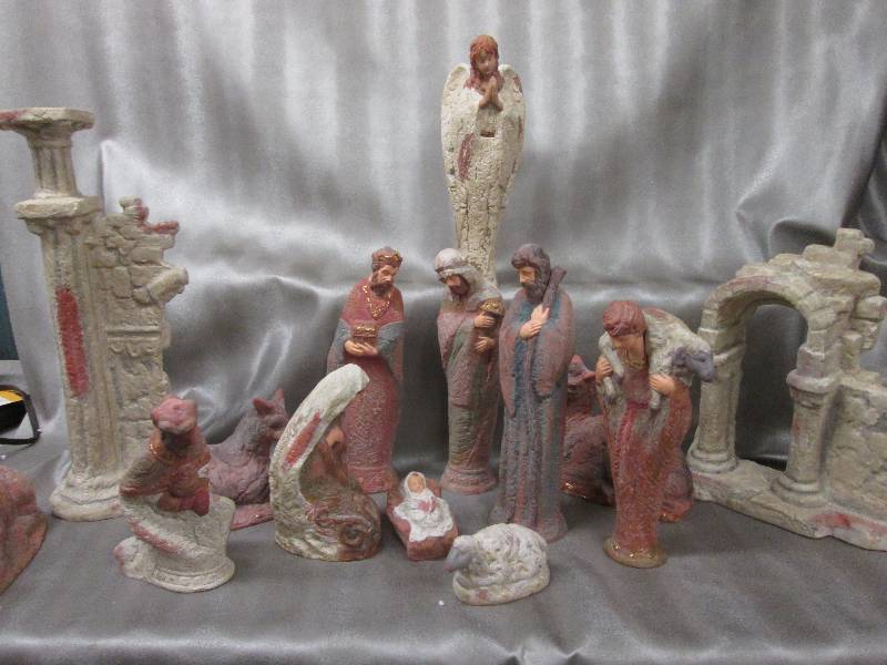 Large 14 pc Nativity Reddish Tone, ...