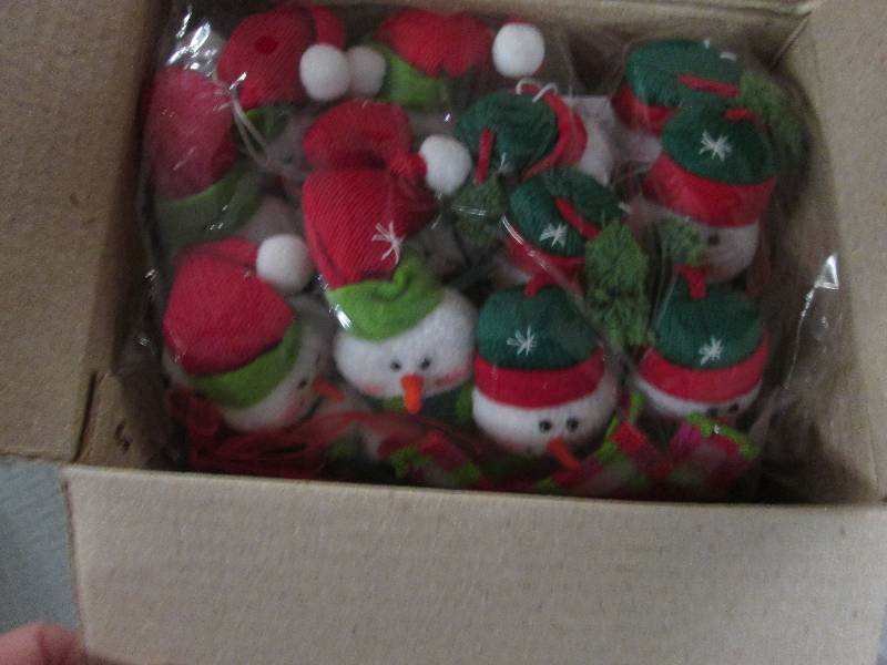 Lot of 2 Set of 12 Expandible Snow...
