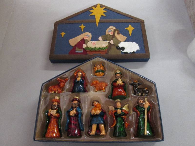 Lot of 3 11 pc Nativity in Felt De...