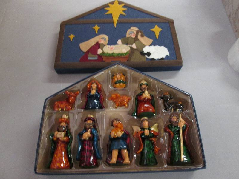 Lot of 3 11 pc Nativity in Felt De...