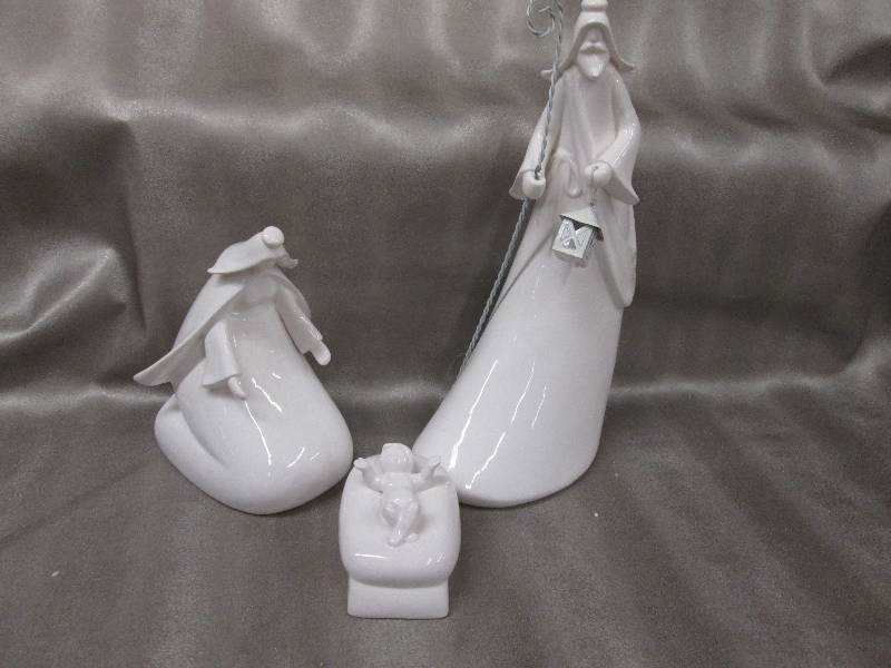 Lot of 43 pc Glazed White Ceramic ...