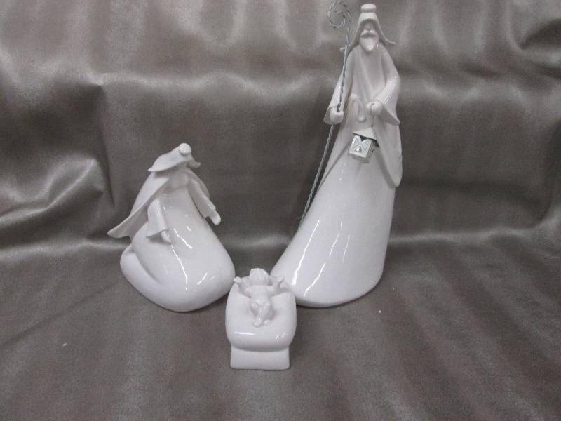 Lot of 43 pc Glazed White Ceramic ...