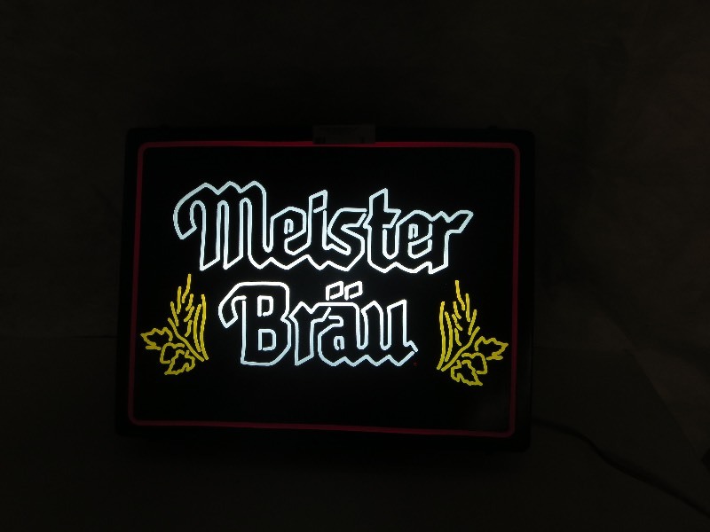 lot 3 image: Beer Sign