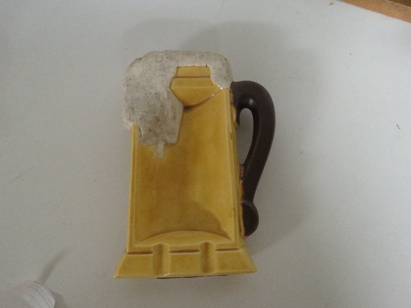 lot 40 image: Ceramic Ash Tray