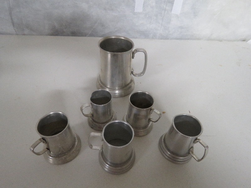 lot 50 image: Miniature Beer Mug with 5 shot glasses