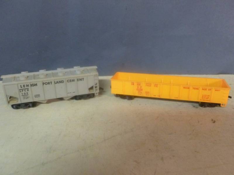 HO Scale Train Cars
