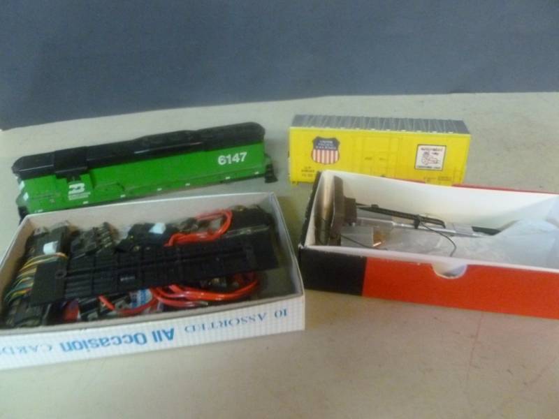 HO Scale Train Set Items
