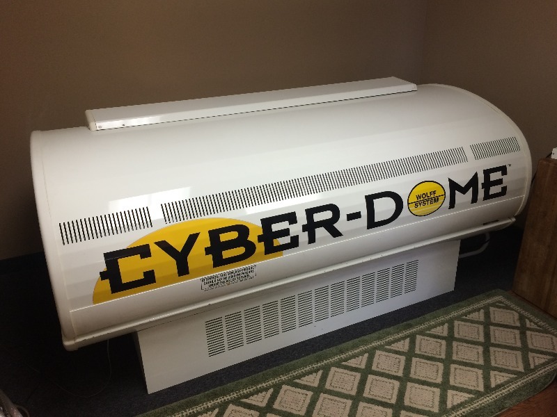 lot 11 image: Cyber - Dome Tanning Bed - view all pictures for more details  Works