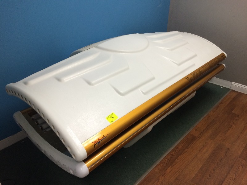 lot 7 image: Tan America Tanning Bed - view all pictures for more details  Works