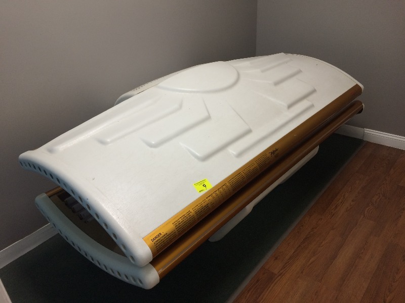 lot 9 image: Tan America Tanning Bed - view all pictures for more details  Works