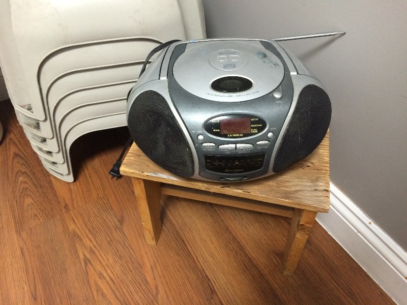 lot 50 image: Assorted lot of foot stools, waste baskets, radios, entry shoeboot place mats