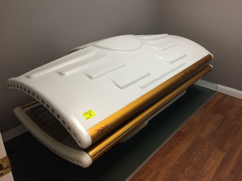lot 5 image: Tan America Tanning Bed - view all pictures for more details  Works
